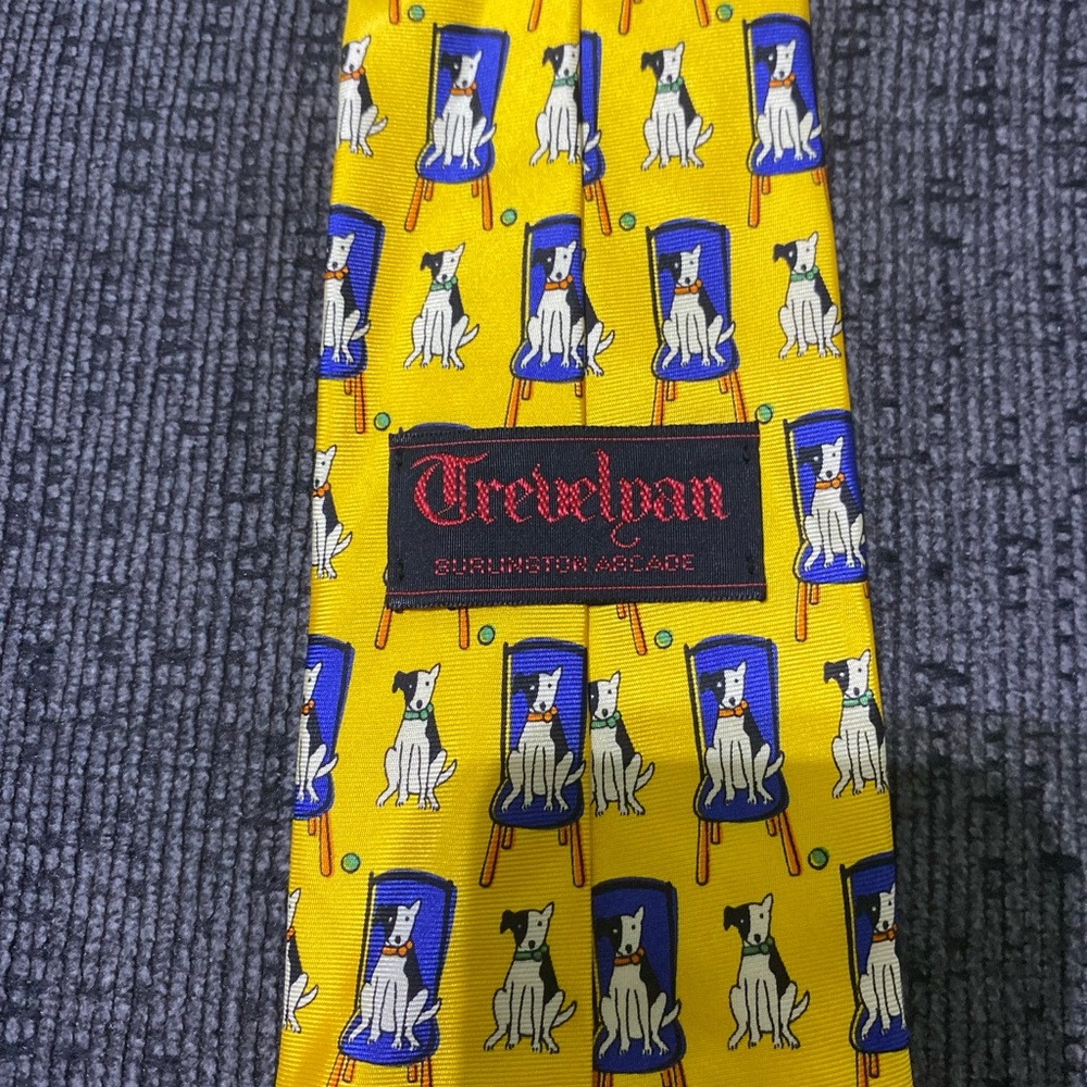 Yellow Dog Pattern Tie - Picture 6 of 7